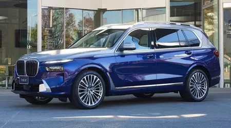 BMW has unveiled the X7 Nishiki Lounge concept with 15,000 LED elements in the panoramic sunroof