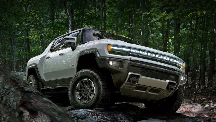 General Motors показала на видео как работает режим CrabWalk в электрическом Hummer