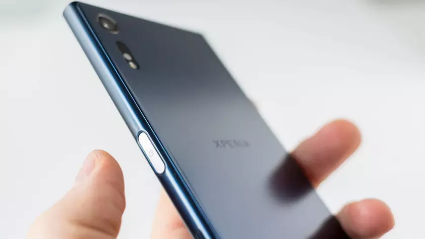 Прототип смартфона Sony Xperia XZ2 Compact показался на фото