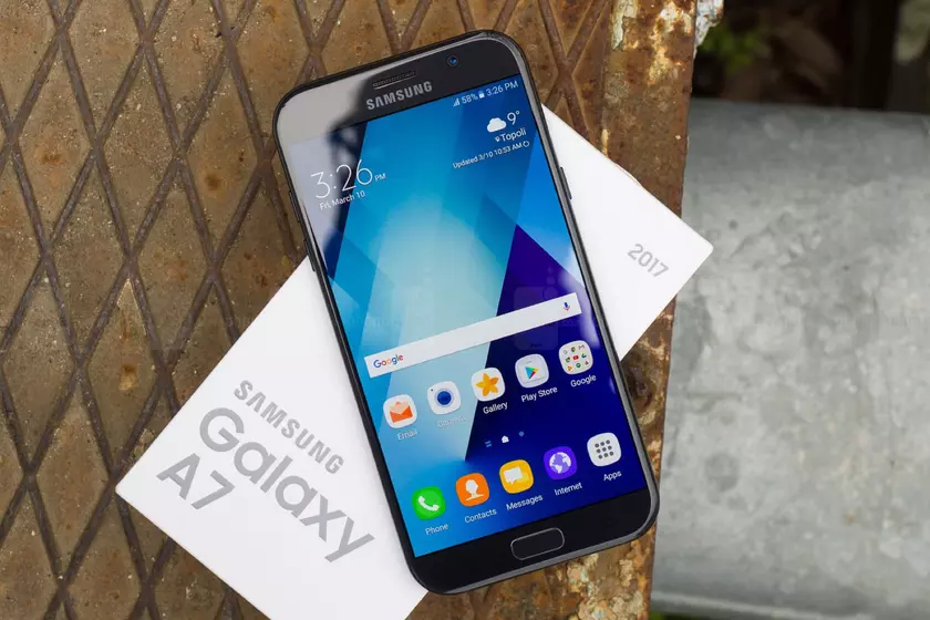 Samsung прекратила поддержку четырех старых смартфонов