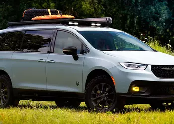 Chrysler unveiled the Pacifica Grizzly Peak concept, an off-road version of the minivan