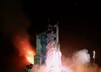 Китай отправил миссию Shenzhou-21 с самым молодым астронавтом на борту к станции "Tiangong"