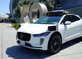 California can now ticket driverless cars for running red lights