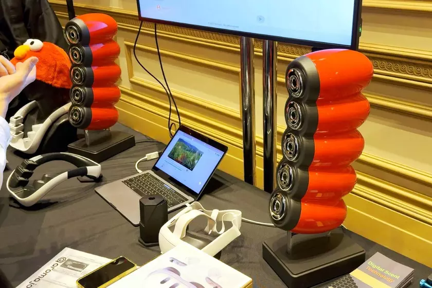От карамели до городского смога: на CES 2024 представлена колонка Aroma Speaker 60, которая воспроизводит запахи