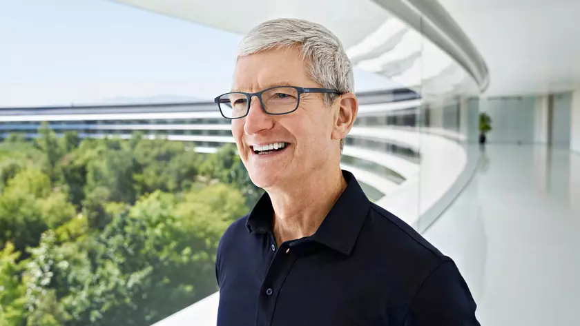 Bloomberg: Тим Кук перед уходом из Apple запустит продукт новой категории