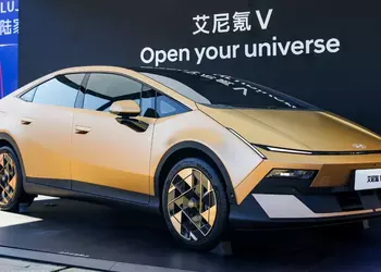 Hyundai Ioniq V: корейский фастбэк с китайским сердцем и экраном на полторпеды