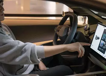 Автомобили Hyundai получат большой дисплей в стиле Tesla