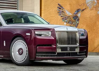 Rolls-Royce впервые украсил Phantom раковинами абалона