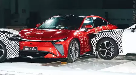 Краш-тест Chery: що сталося, коли два автомобілі врізалися в електрокар на швидкості 60 км/год?