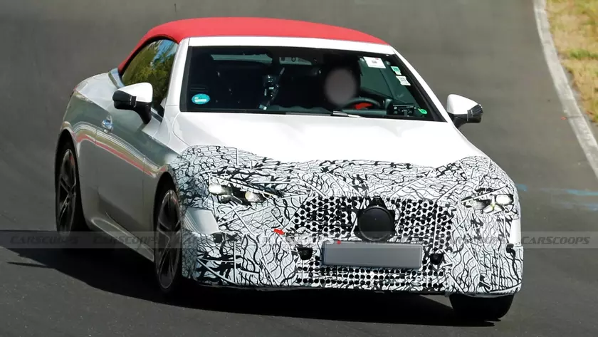 Камуфлированный прототип Mercedes CLE Cabriolet на тестах в Нюрбургринге