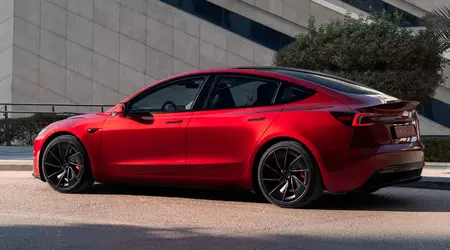 Франція вимагає від Tesla припинити робити неправдиві заяви про автономне водіння