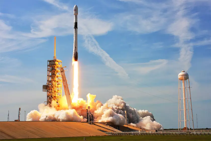 SpaceX вывела на орбиту новую партию спутников Starlink, совершив три успешных запуска Falcon 9 за 36 часа