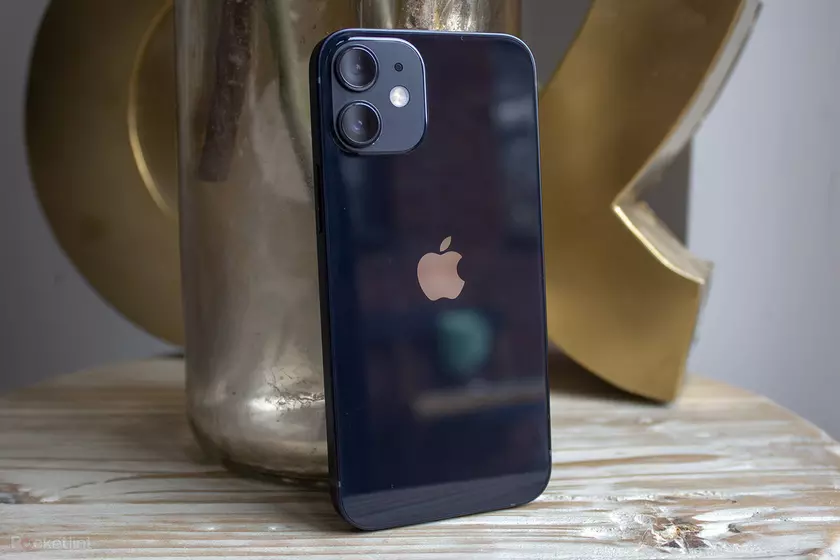 Покупатель получил два куска мыла вместо iPhone 12