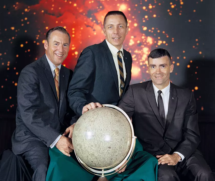Раскрытие Тайн: Как Экипаж Apollo 13 выжил в Космической Катастрофе