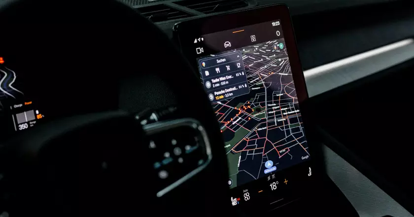 Polestar 2: Бесподобный интерьер с интеграцией Google Maps