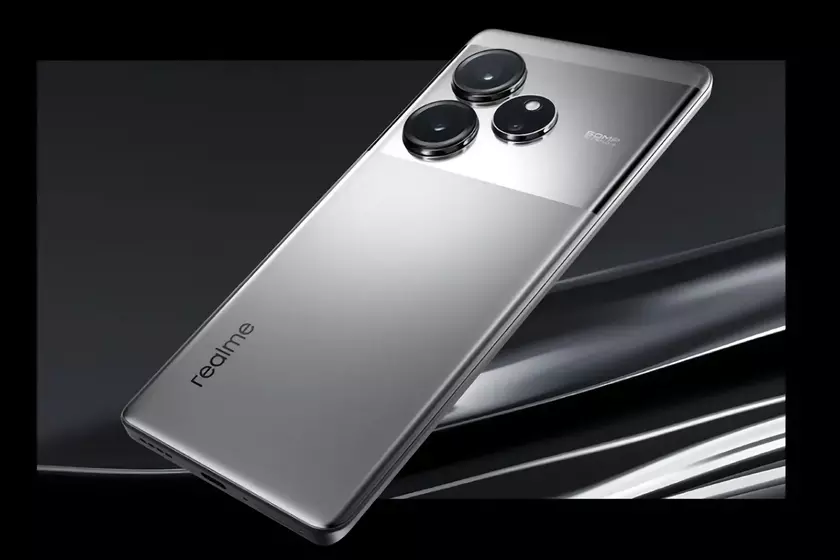 realme GT 6 5G получил крупное обновление системы: что нового