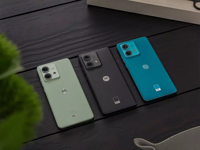Пользователи Motorola Edge 40 начали получать Android 14
