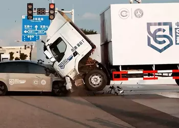 Chinese manufacturer collides passenger car and 8-tonne truck in crash test