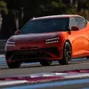Превью изображения Genesis GV60 Magma на скоростной трассе