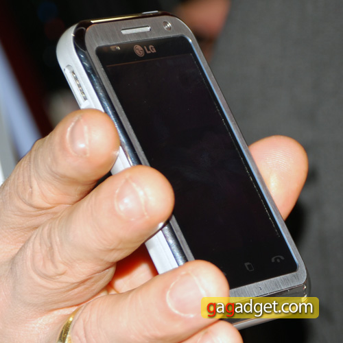 LG_ArenaKM900_2.jpg
