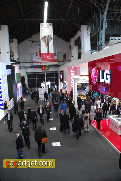 LG_Stand02.jpg