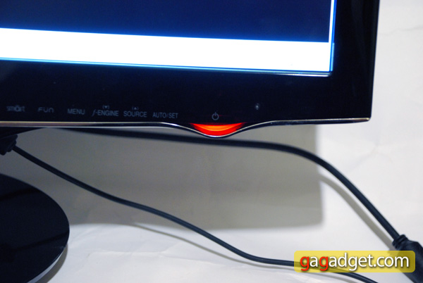 LG_W2486L_03.jpg