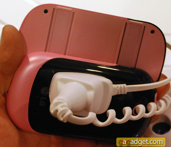 LG_OptimusChat_03.jpg