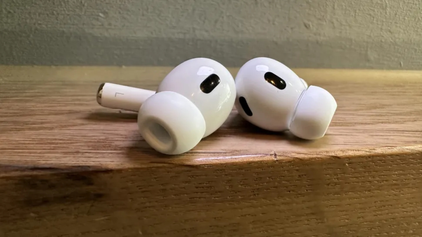 Apple AirPods Pro (2nd Generation) commuter earbuds noise cancellation