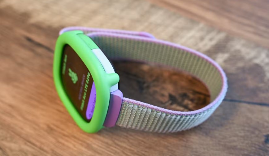 Montre de suivi de la condition physique pour enfants Fitbit Ace LTE