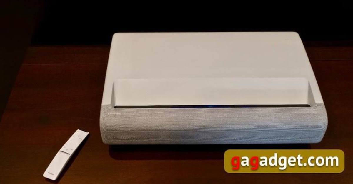 SAMSUNG 130" 4k projector for home 