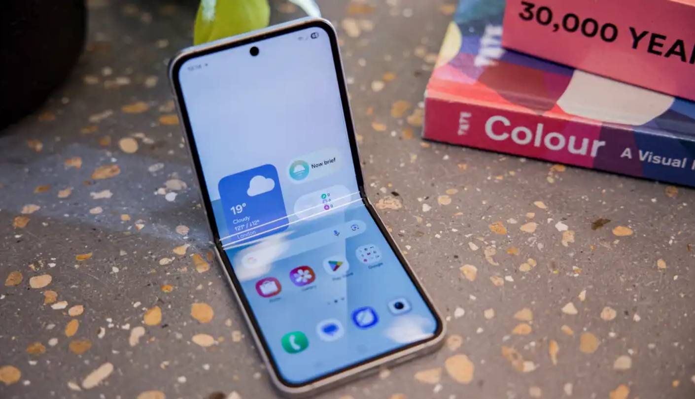 Samsung Galaxy Z Flip7 FE foldable phone budget pick