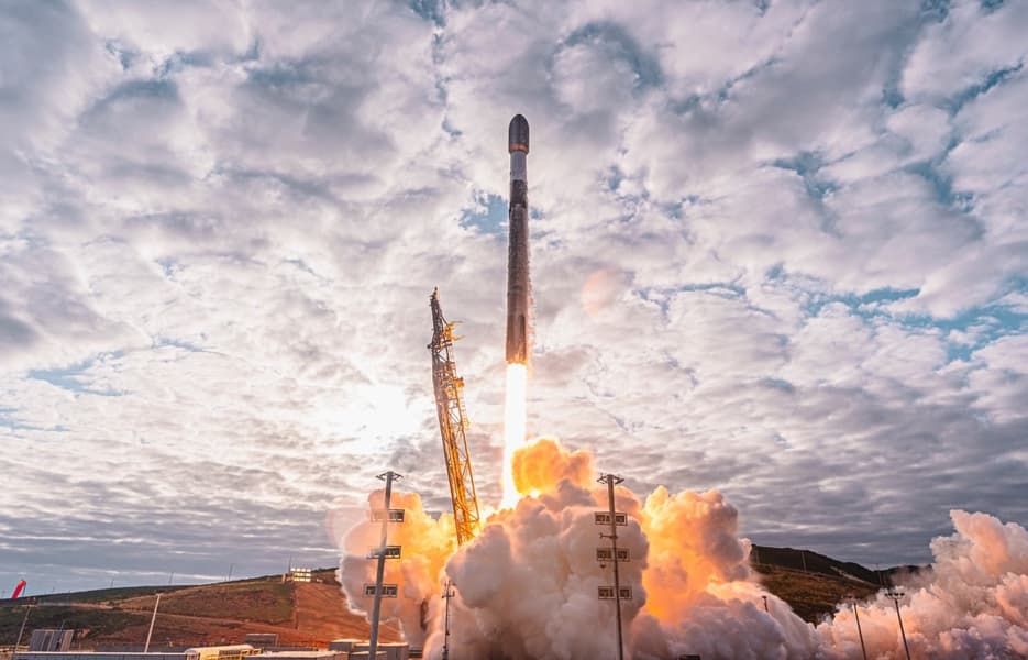Запуск ракеты SpaceX Falcon 9
