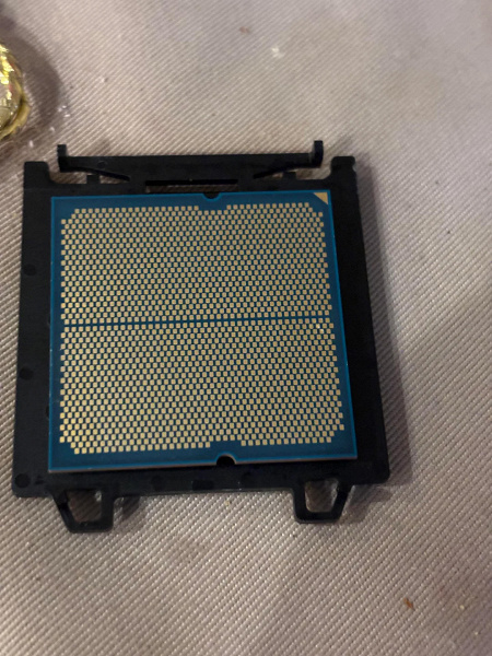 Процесор AMD Ryzen 5 8400F зблизька