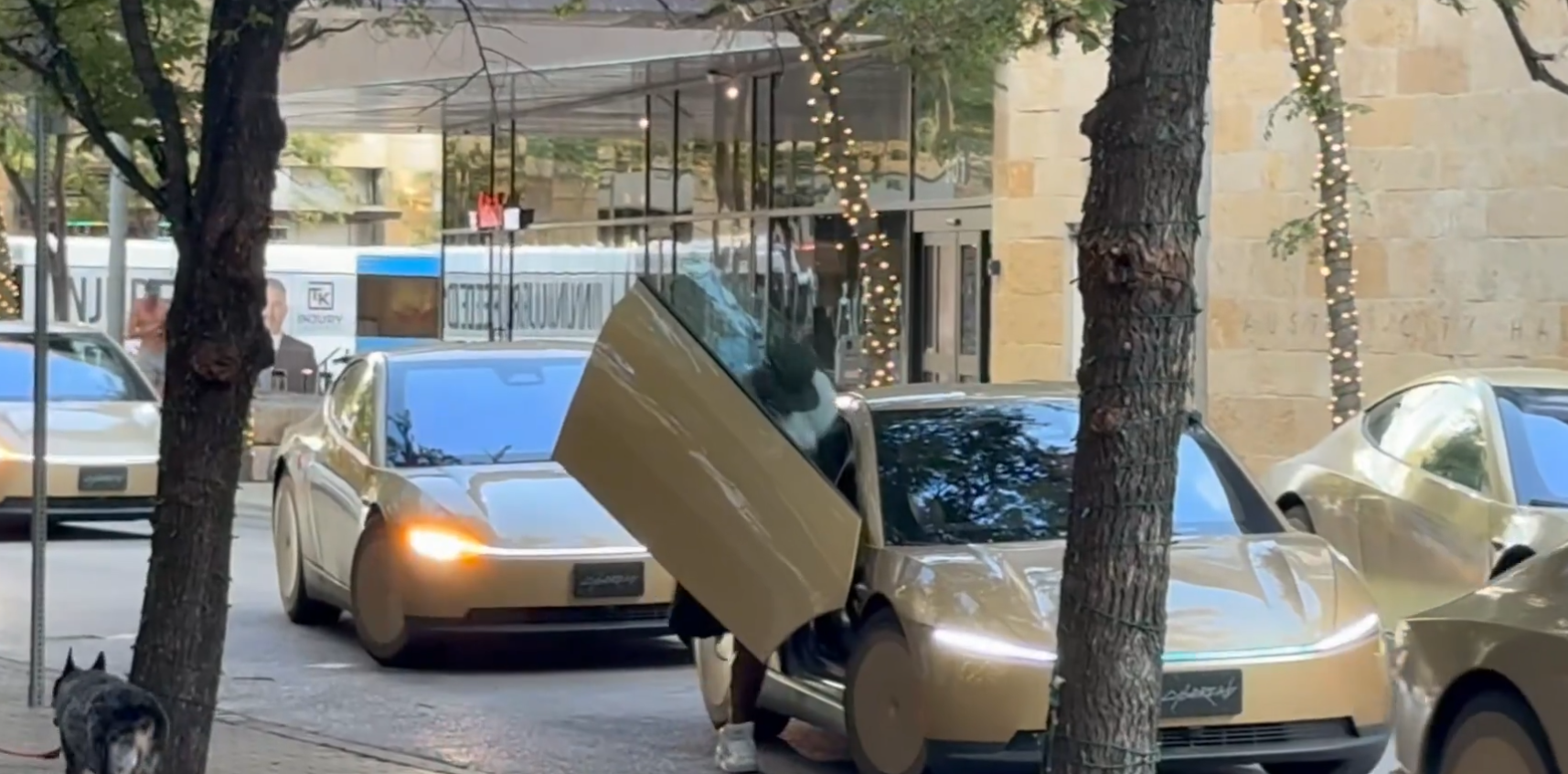Tesla Cybercab - безпілотне роботаксі в місті
