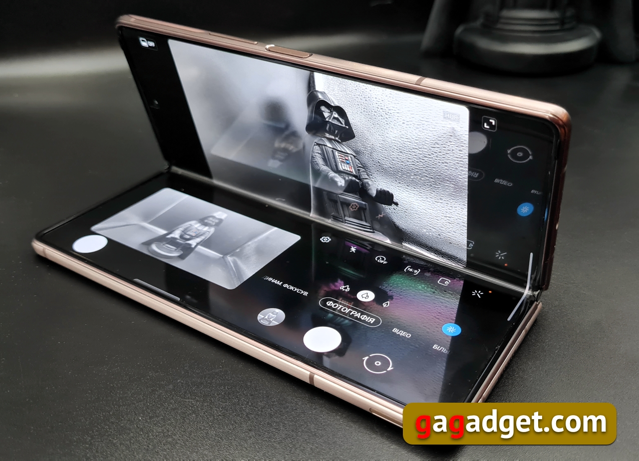 Smartphone Tablet Samsung Galaxy Z Fold 2. How the Folding Screen Works: Simple in GIFs
