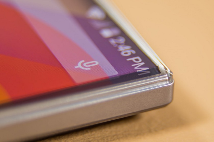 В Сети показались первые фото нового безрамочного смартфона Sharp