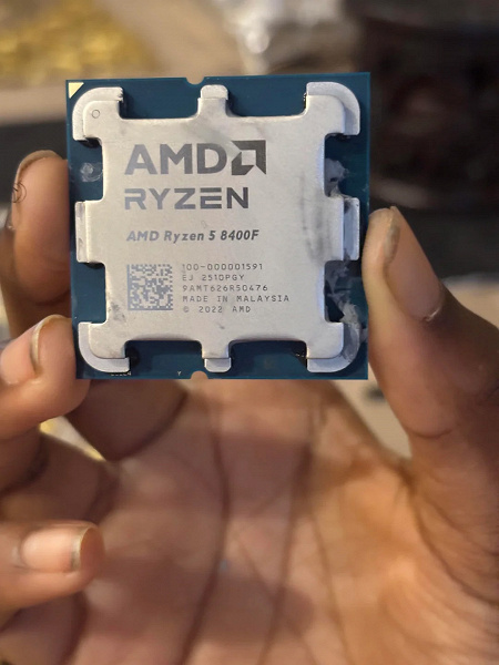 Ryzen 5 8400F у коробці кулера