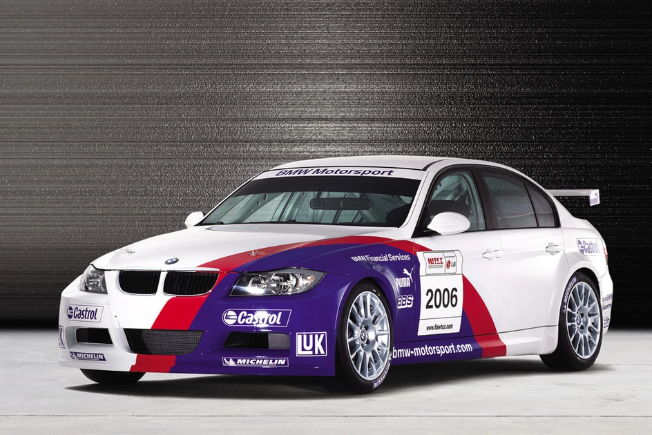 BMW 320si у кузові E90, фрагмент передньої частини седана