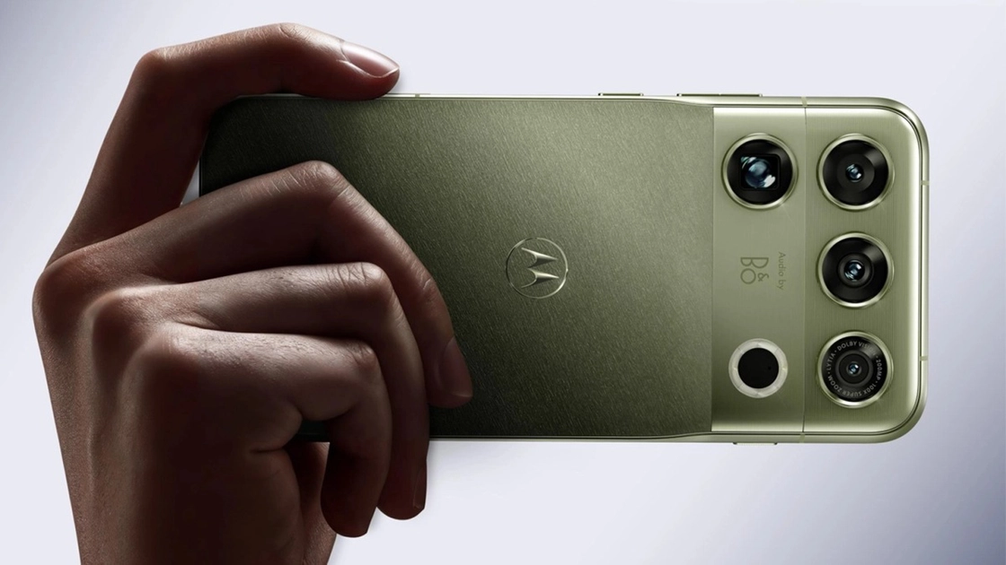 The Signature 27's asymmetric camera layout draws on Motorola's Droid Razr heritage.