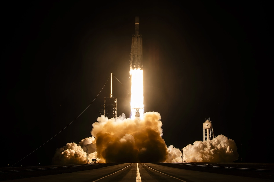 Ракета Falcon 9 на стартовому майданчику
