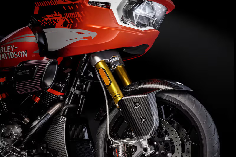 CVO Road Glide RR - спереду