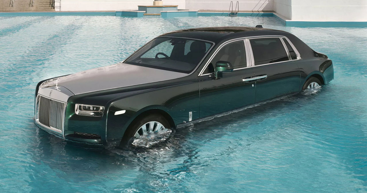 Phantom Rolls-Royce у басейні