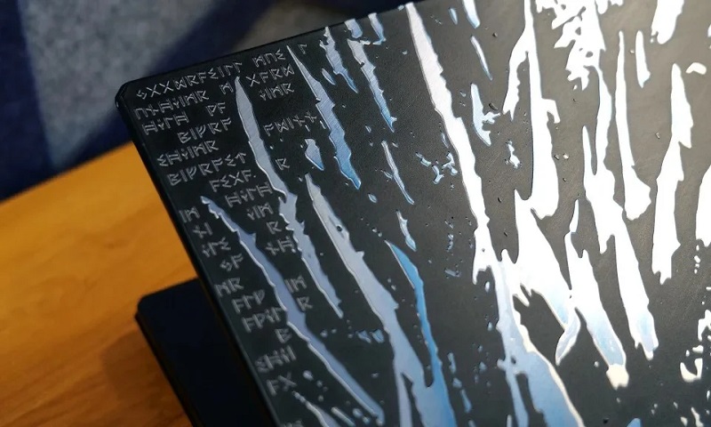 Візерунки на кришці ноутбука MSI Titan 18 HX Dragon Edition