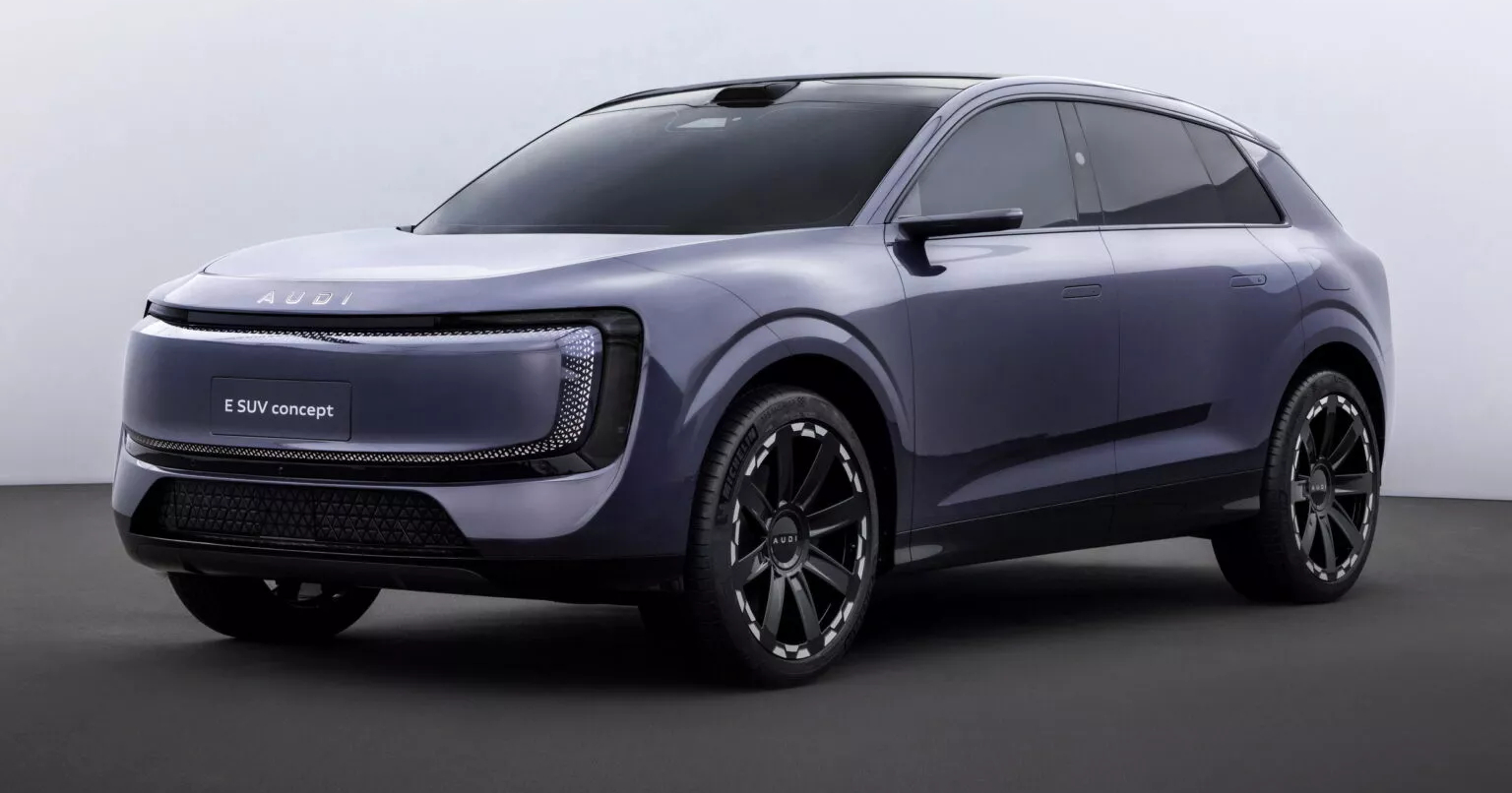 Концепт AUDI E SUV - вид збоку