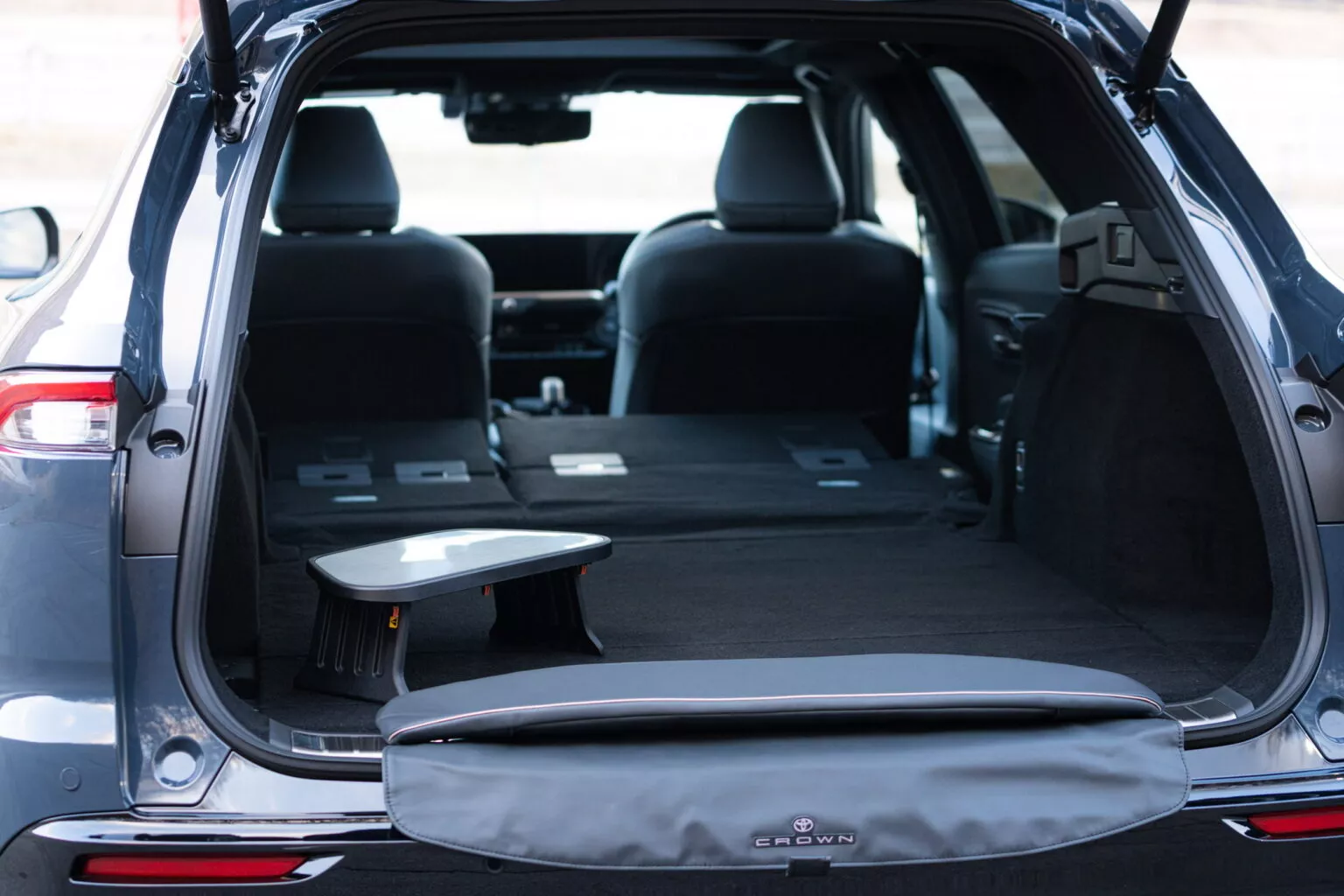 Toyota Crown Estate в движении