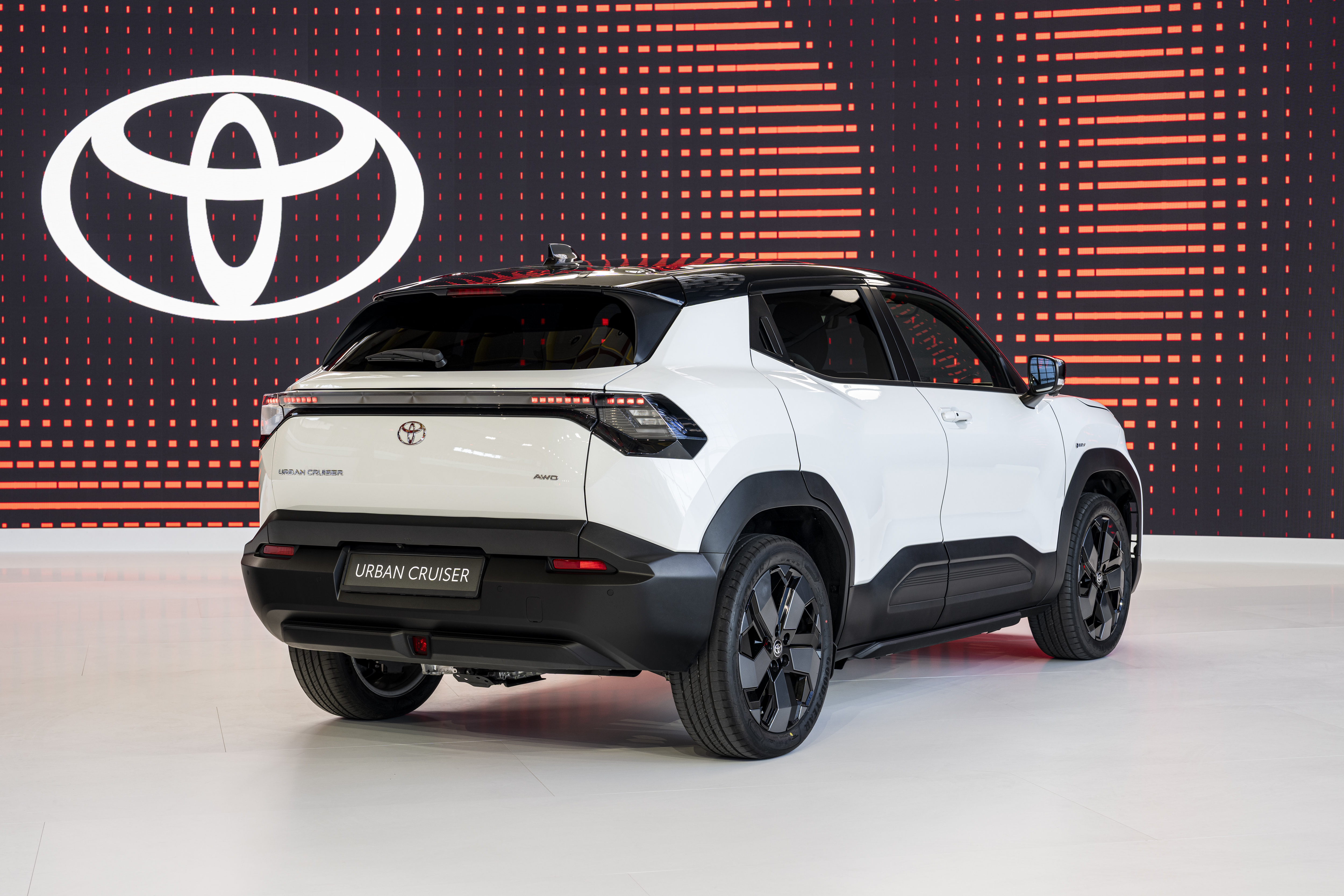 Экстерьер Toyota Urban Cruiser 2025 - panoramic view