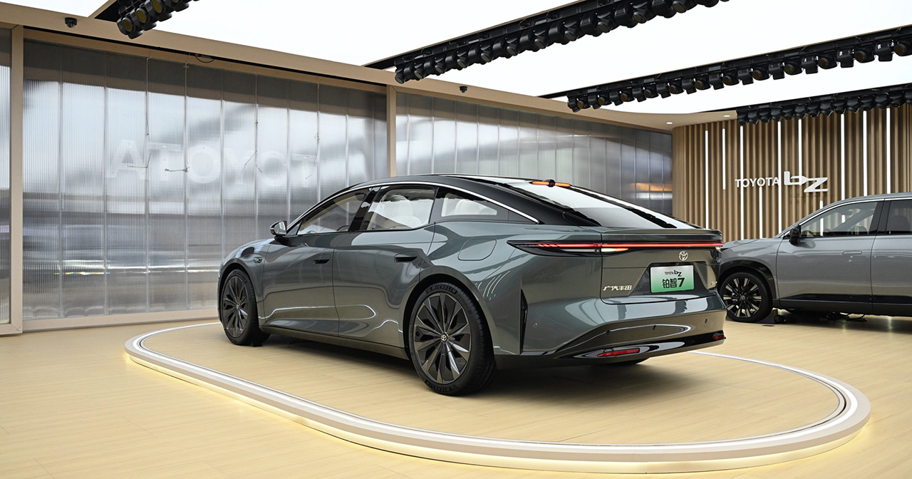 Стильні лінії Toyota bZ7