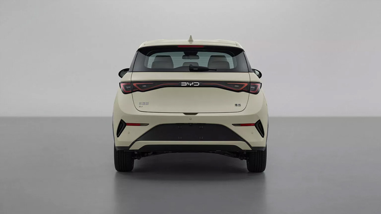 Оновлений BYD Dolphin 2026: вид збоку