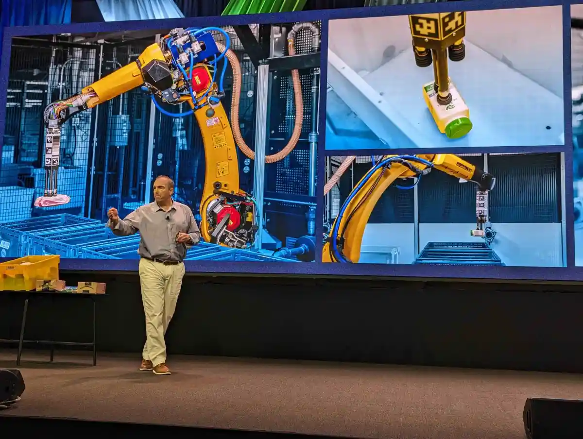 Amazon unveils Sparrow robot to do routine work in warehouses-2