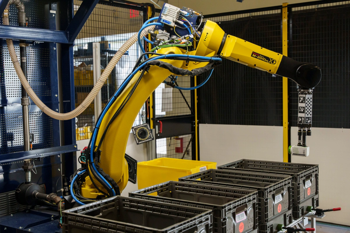 Amazon unveils Sparrow robot to do routine work in warehouses-4